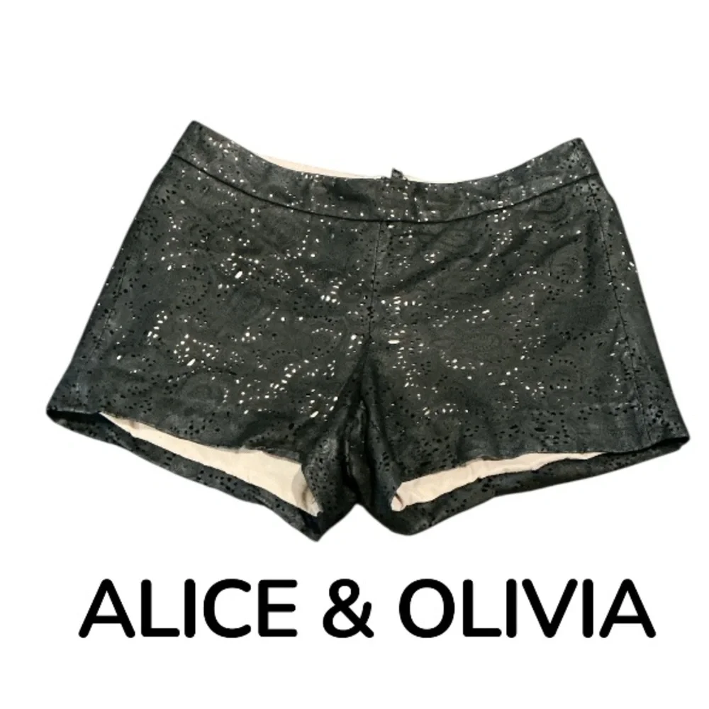 Authentic Alice + Olivia genuine black leather laser print designer shorts sz S